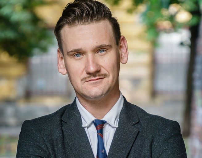 Jakub Dymek wygrał w sądzie z ASZDziennikiem. 100 tys. zł zadośćuczynienia