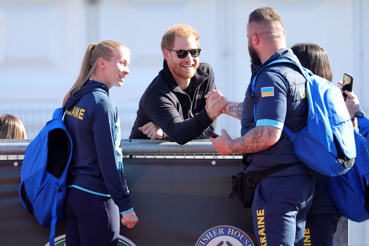 THE HAGUE, NETHERLANDS - APRIL 17:  Prince Harry, Duke of Sussex talks to members of Invictus Team Ukraine at the Athletics Competion during day two of the Invictus Games The Hague 2020 at Zuiderpark on April 17, 2022 in The Hague, Netherlands. (Photo by Chris Jackson/Getty Images for the Invictus Games Foundation)