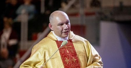 Lasy Państwowe ujawniają. Tyle zarabiał ksiądz-myśliwy. Zawrotna suma