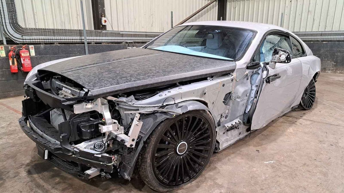 Na zdjęciu: rozbity Rolls Royce Marcusa Rashforda