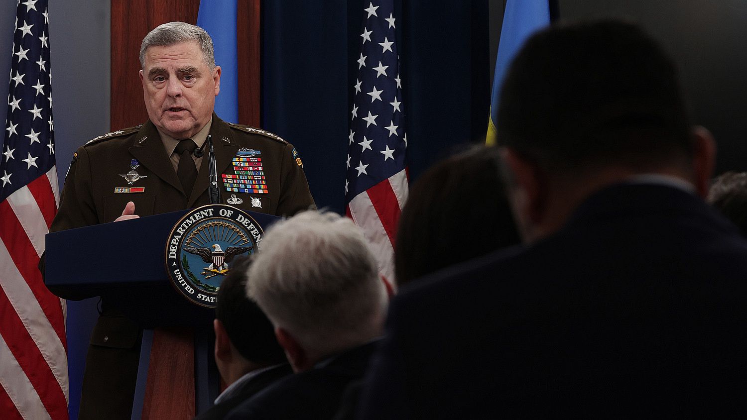 Generał Mark Milley podczas briefingu prasowego w Pentagonie, 16