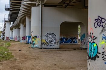 Kraków: Pomalują na legalu estakady kolejowe. KRK Walls Między Dietla a Miodową. Choć graffiti już tam jest i nic poza tym...