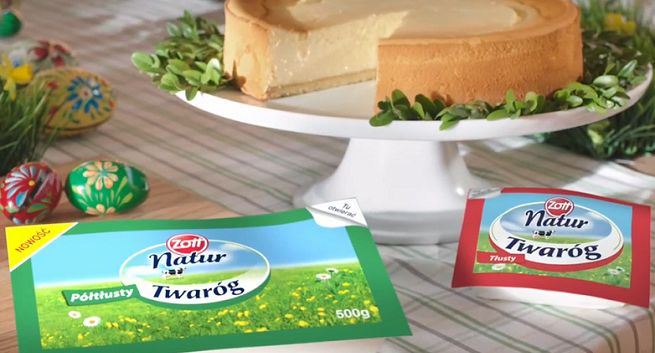 Świąteczna radość rodziny reklamuje twaróg Zott Natur (wideo)
