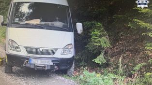 Śmierć na leśnej drodze. Auto zaczęło się staczać. Nie żyje 40-latka