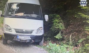 Śmierć na leśnej drodze. Auto zaczęło się staczać. Nie żyje 40-latka