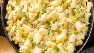 Na Wielkanoc nawet miednica tej sałatki to byłoby mało. Goście tak wyrywają sobie salaterkę z rąk