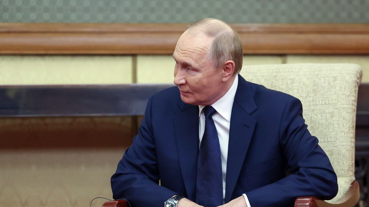 Russian President Vladimir Putin attends a meeting with Pakistani Prime Minister Shehbaz Sharif, one day ahead of China's Victory Parade commemorating the end of WWII, at the Diaoyutai State Guesthouse in Beijing, China, 02 September 2025. EPA/ALEXANDER KAZAKOV / SPUTNIK / KREMLIN / POOL MANDATORY CREDIT Dostawca: PAP/EPA.