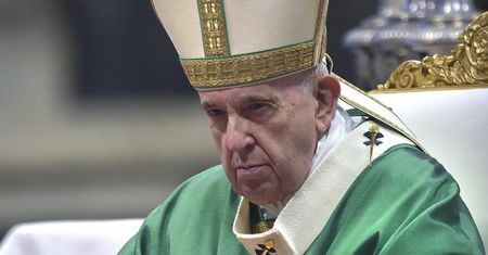 Ostre kazanie papieża na pasterce. Na świecie jest coraz gorzej
