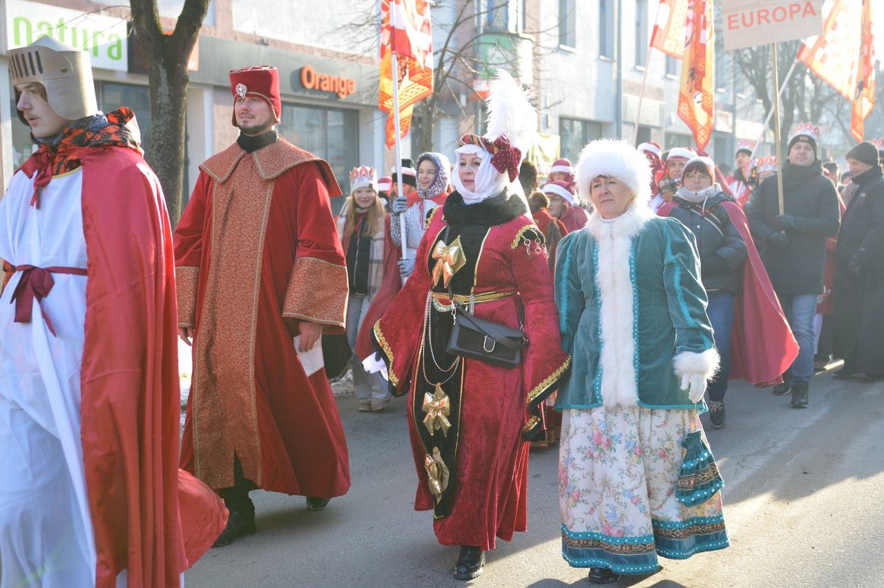 Bełchatów: Orszak Trzech Króli 2026. Wierni przeszli ulicami miasta