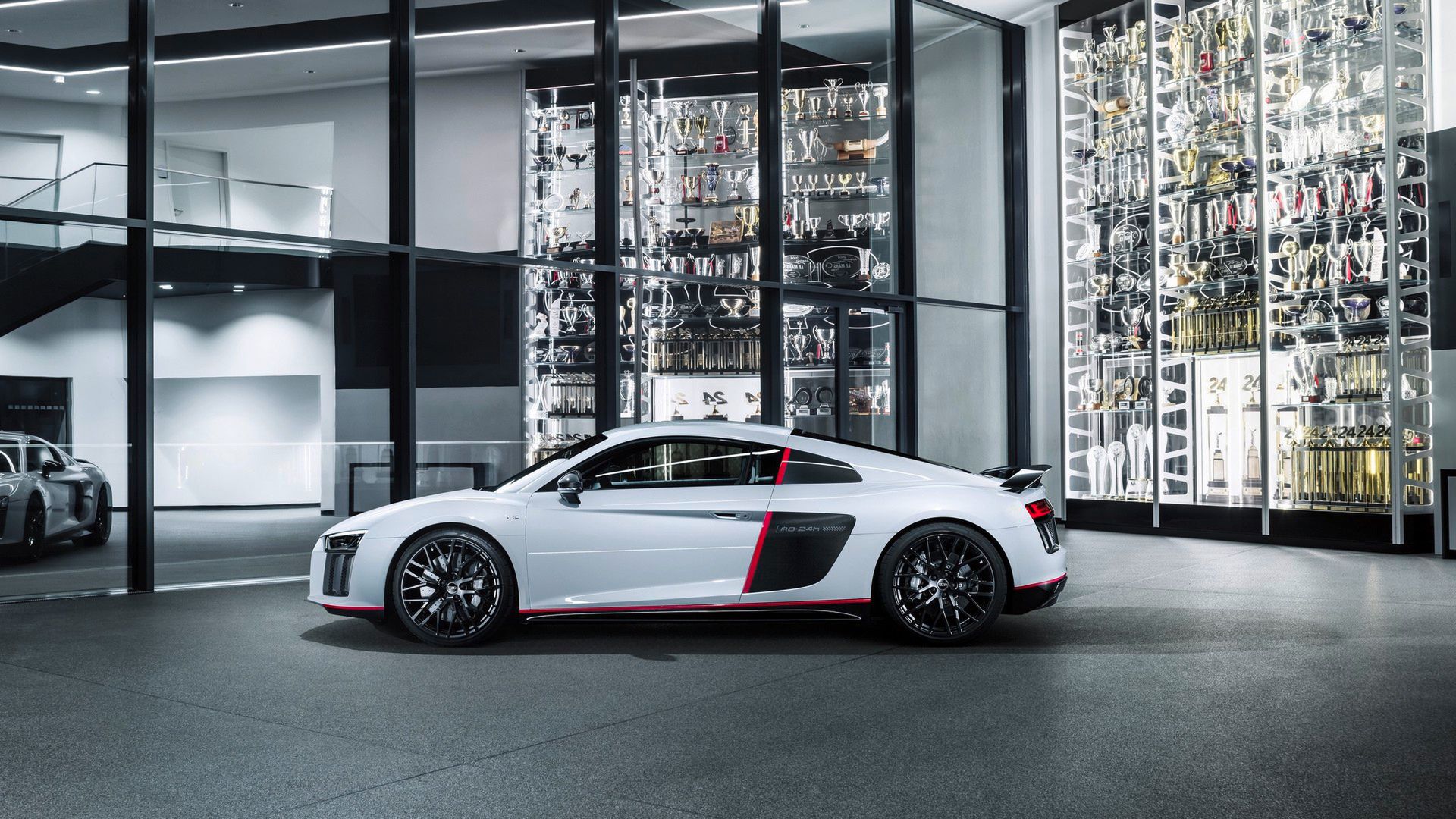 Tę wyjątkową odmianę Audi wyceniło na 229 tys. euro, czyli 39 tys. euro więcej, niż standardowe R8 V10 Plus.