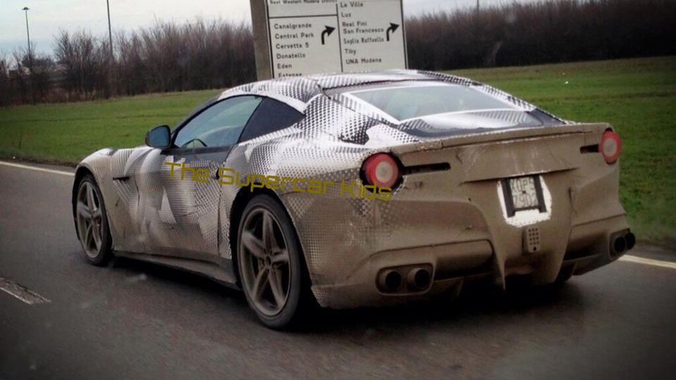 Ferrari F12berlinetta zamaskowany prototyp / Fot. Thesupercarkids