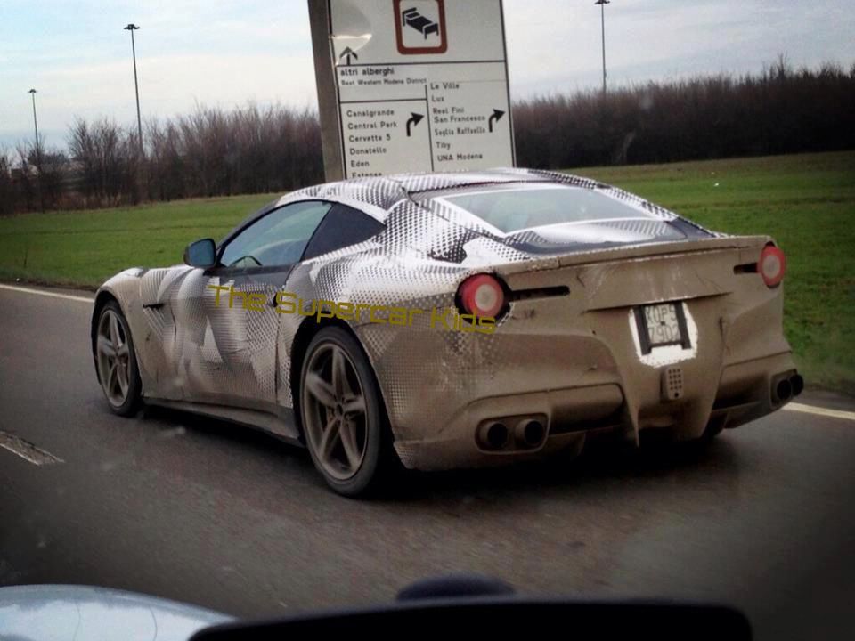 Tajemniczy prototyp Ferrari F12berlinetta - zapowiedź wersji Spider?