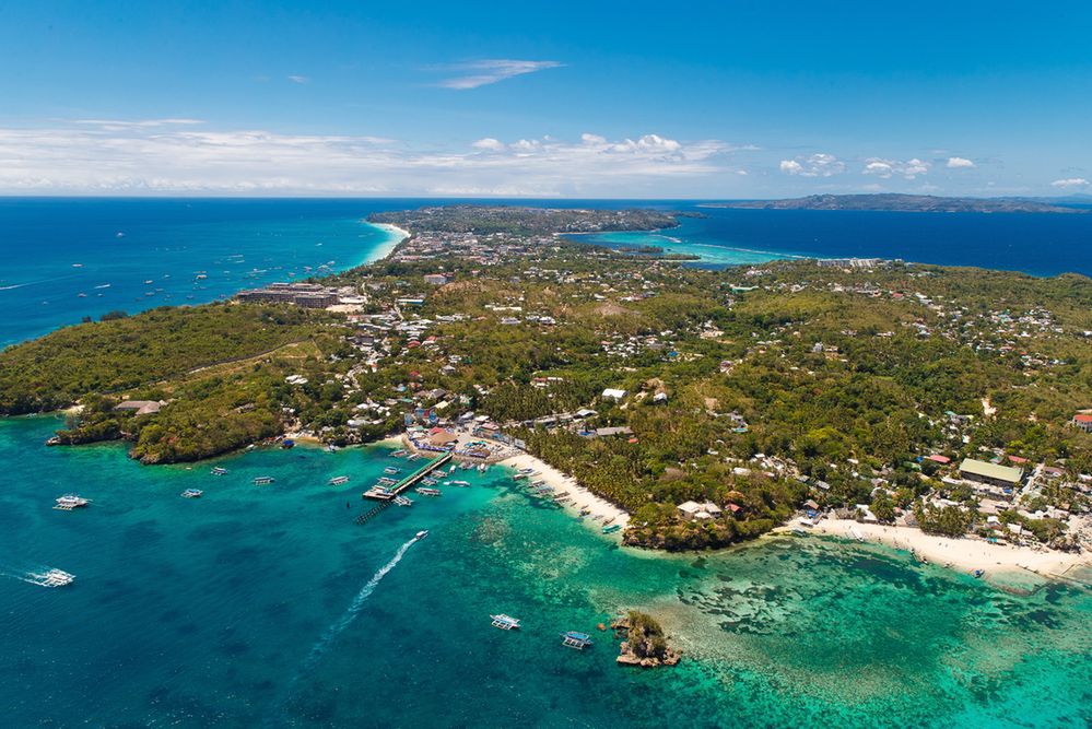 Turyści wracają do raju. Wyspa Boracay znów otwarta