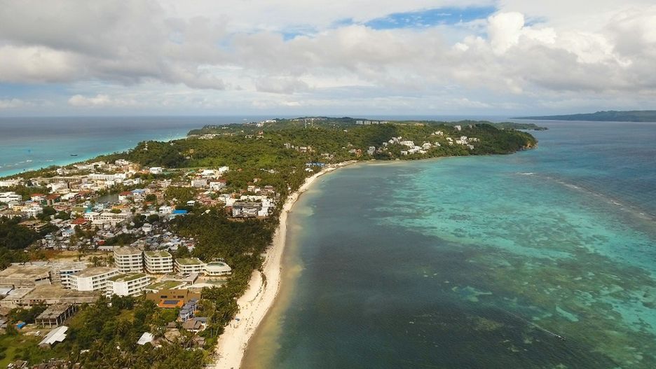 Przywódca kraju Rodrigo Duterte podjął radykalne kroki i zamknął popularną wyspę Boracay na okres 6 miesięcy