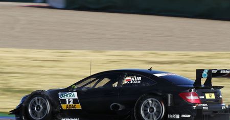 Kubica za kierownicą wyścigowego Mercedesa