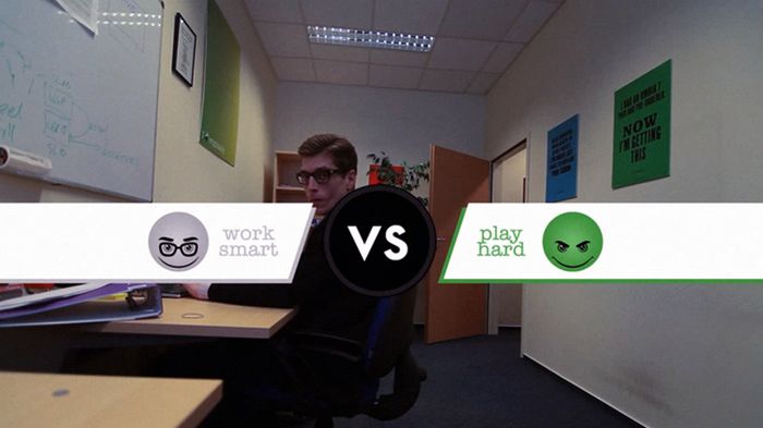 Viral Sony Ericssona - Work Smart vs Play Hard [wideo] 1