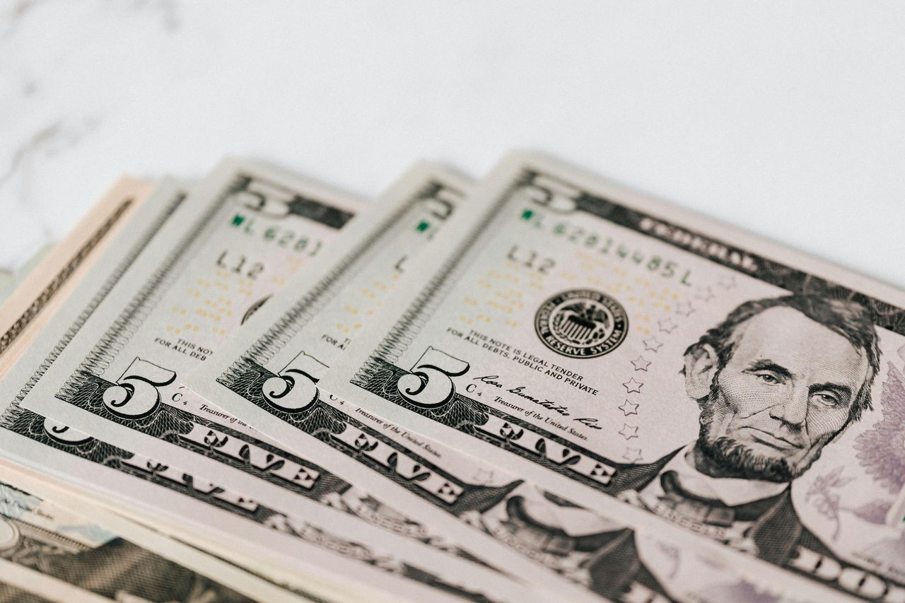 Dolar testuje nową granicę. Możliwy "efekt Trumpa"