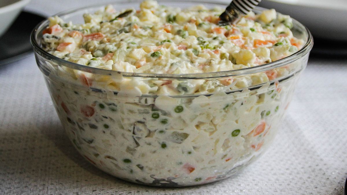 Jak przedłużyć świeżość sałatki jarzynowej?