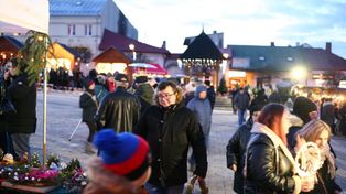 Chęciny: Kiermasz Bożonarodzeniowy 2025. Mikołaj, kolędy i atrakcje na Rynku Górnym