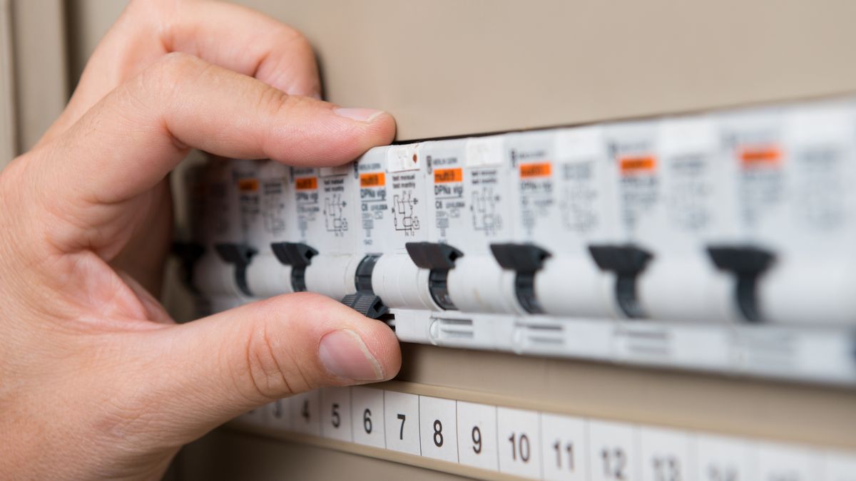 Ceny prądu do limitu zużycia 2 MWh będą zamrożone. Dla części odbiorców limity będą wyższe