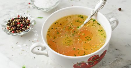 Kontrowersyjny dodatek do rosołu. Jednak gdy spróbujesz, będziesz zachwycony