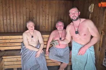 Nowy format w TV Republika. Miłosz Kłeczek w saunie z Sasinem. 