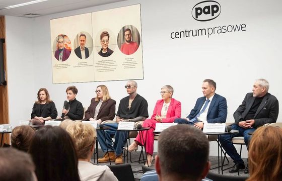 Influencer Stifler twarzą akcji "Sieci na dzieci: stop cyberprzemocy". Ze wsparciem resortu edukacji