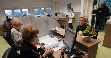 Nikt nie chce tam pracować. W ofertach pracy zaczęło się "czarowanie"