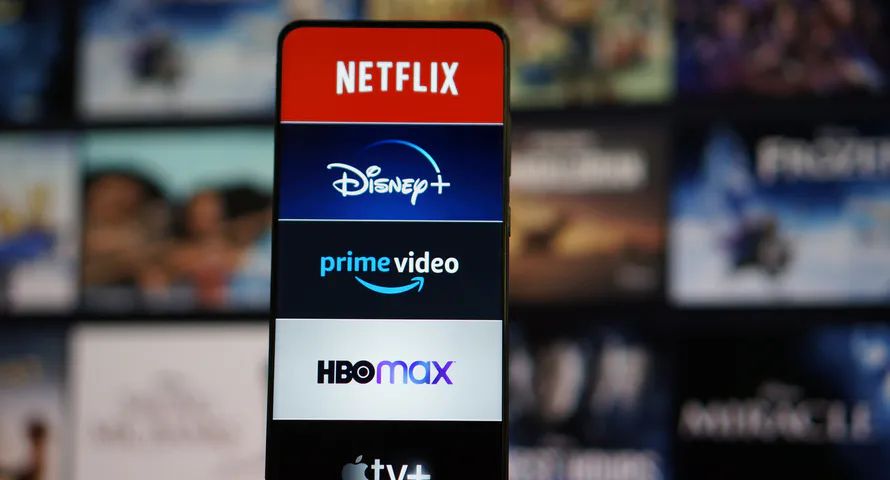 Święta ze streamingiem? Disney+ przed TVP VOD, platforma Polsatu wypadła z czołówki