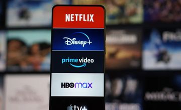 Święta ze streamingiem? Disney+ przed TVP VOD, platforma Polsatu wypadła z czołówki