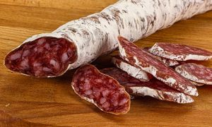 Wygląda jak spleśniała kiełbasa, ale czy jest zdrowa? Wyjaśnijmy to raz na zawsze