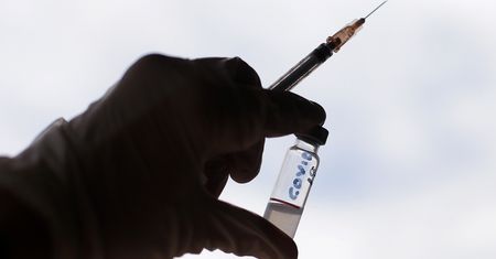Szczepionka na COVID. Jest nowy termin, kiedy Unia Europejska zatwierdzi szczepionki
