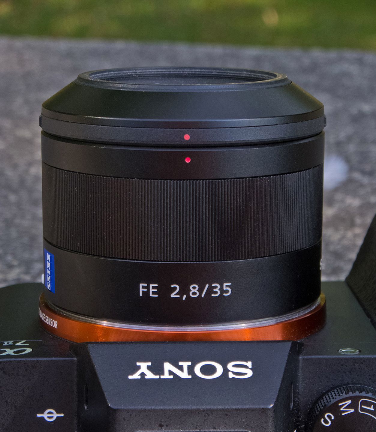 Carl Zeiss Sonnar T* FE 2,8/35 ZA - kosztowny drobiazg [test] 2