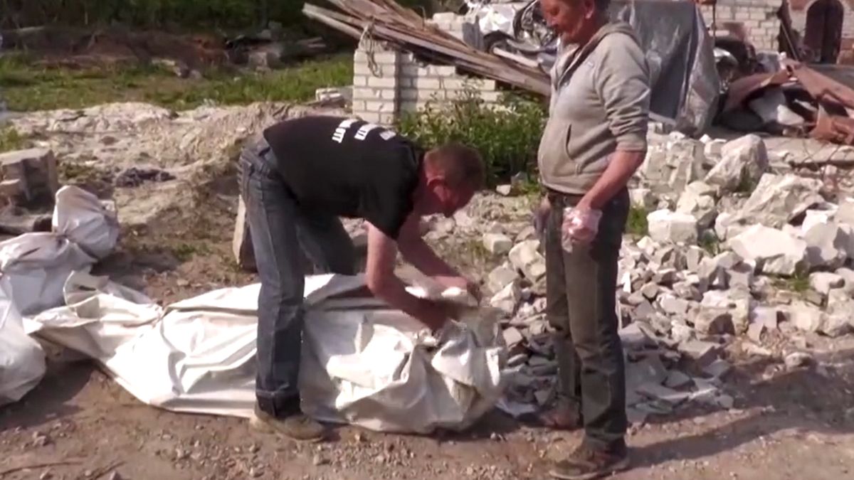 Na wideo widać, co Ukraińcy robią z ciałami Rosjan