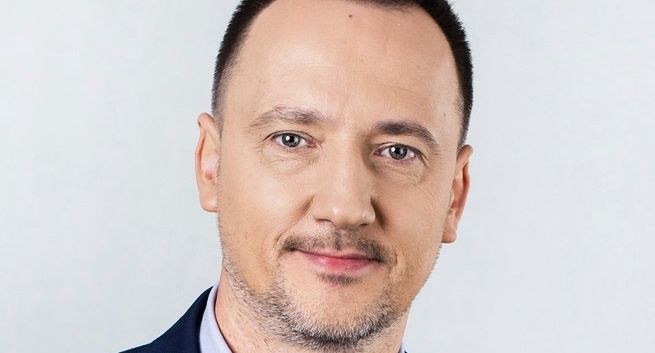 Jarek Rybus communications directorem w Escola