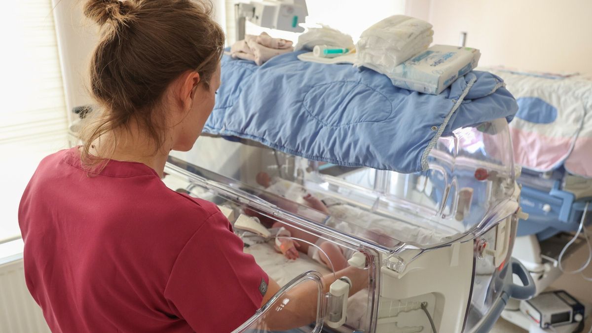 Porodówki znikają po cichu. Powodem koszty i niż demograficzny