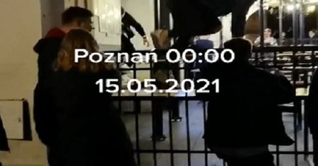 Poznaniacy szturmują lokale po północy. Reszta Polski też "świętuje"