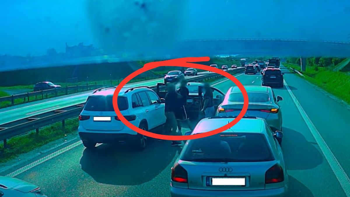 Kierowca BMW rzucił się z pięściami na innego kierowcę