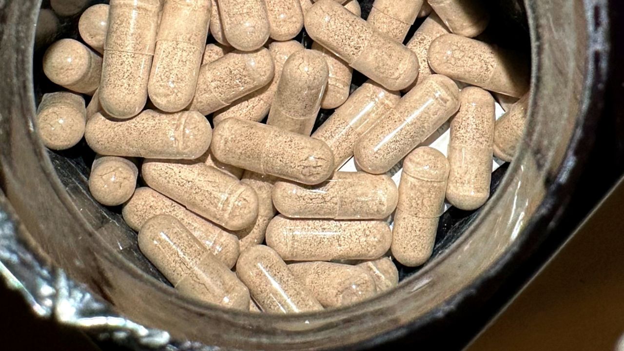 Często kupowany suplement na kolana. Co mówią badania o chondroitynie?