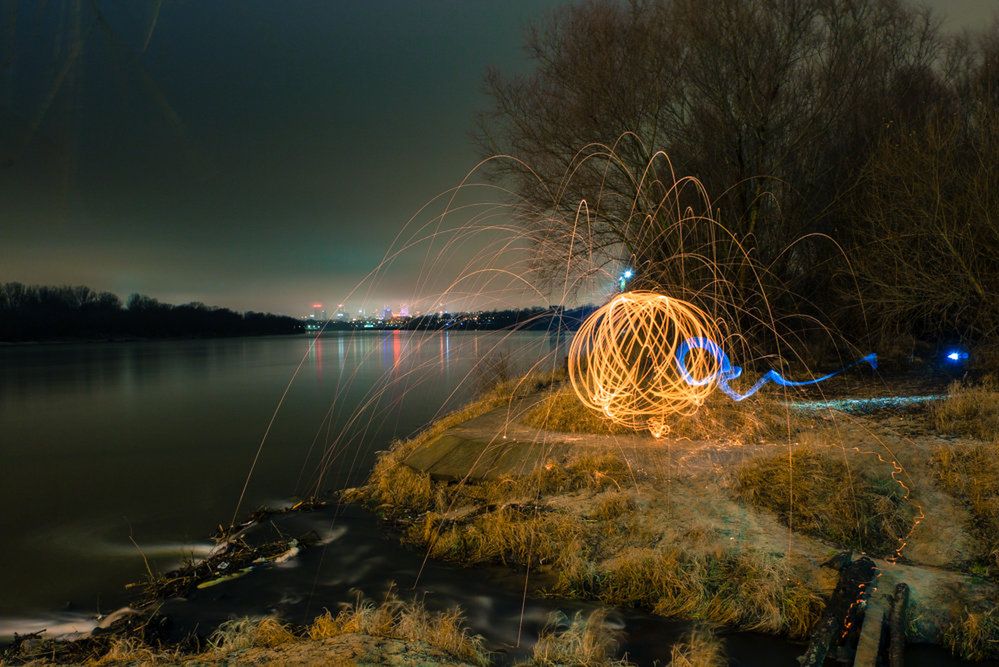 Co ma wspólnego wełna stalowa i fotografia, czyli malowanie światłem nad Wisłą [poradnik]