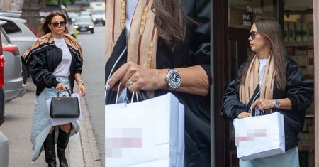 TYLKO NA PUDELKU: Kinga Rusin maszeruje żwawo ulicami Warszawy z WIELKIM PIERŚCIONKIEM na palcu! Powiedziała: "TAK"? (ZDJĘCIA)