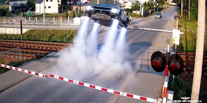 Tesla Roadster będzie latać. Internauci już wiedzą, co pójdzie nie tak