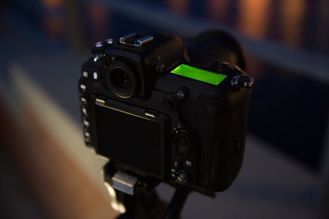 Nikon D500 - podświetlanie w nocy
