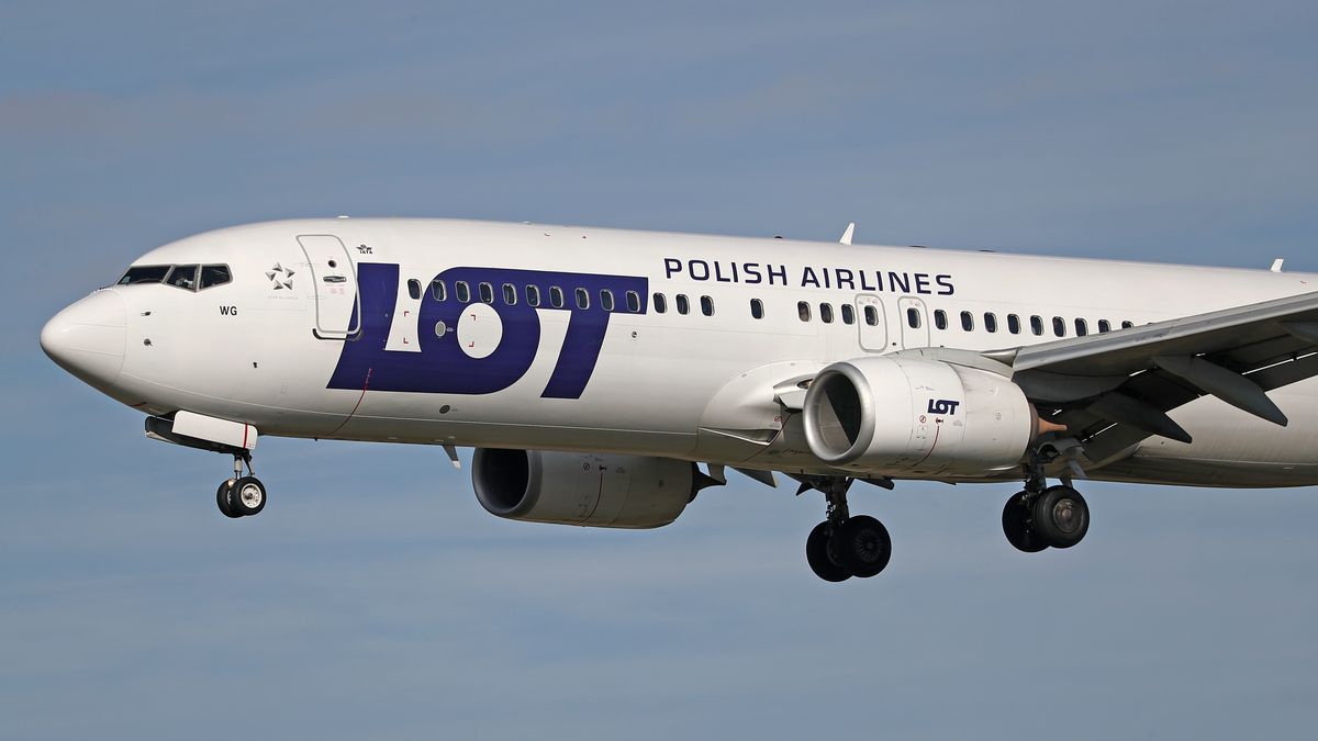 Boeing 737-86N, from LOT company, landing at Barcelona airport, in Barcelona on 16th December 2022. 
 -- (Photo by Urbanandsport/NurPhoto via Getty Images)