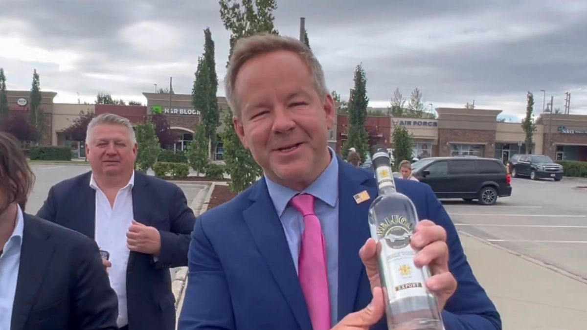 Brian Glenn otrzymał butelkę wódki od rosyjskiego dziennikarza