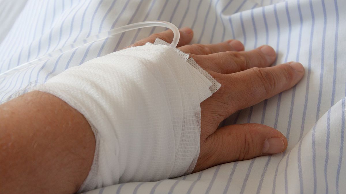 4-letnia dziewczynka wbiegła w rozpalony grill. Szpital przestrzega
