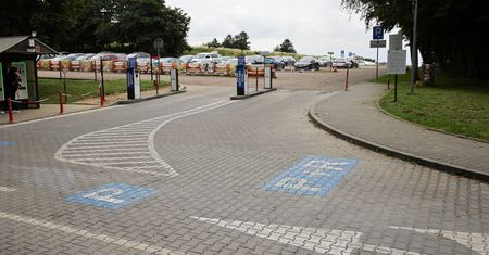Absurd w krakowskim zoo. Jeden parking, a ceny całkiem inne