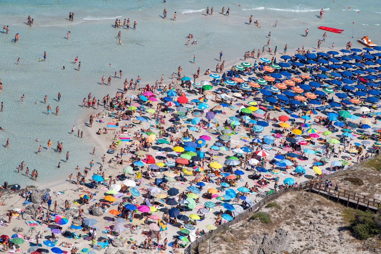 Sardynia z restrykcjami. Limity na plażach to nie wszystko