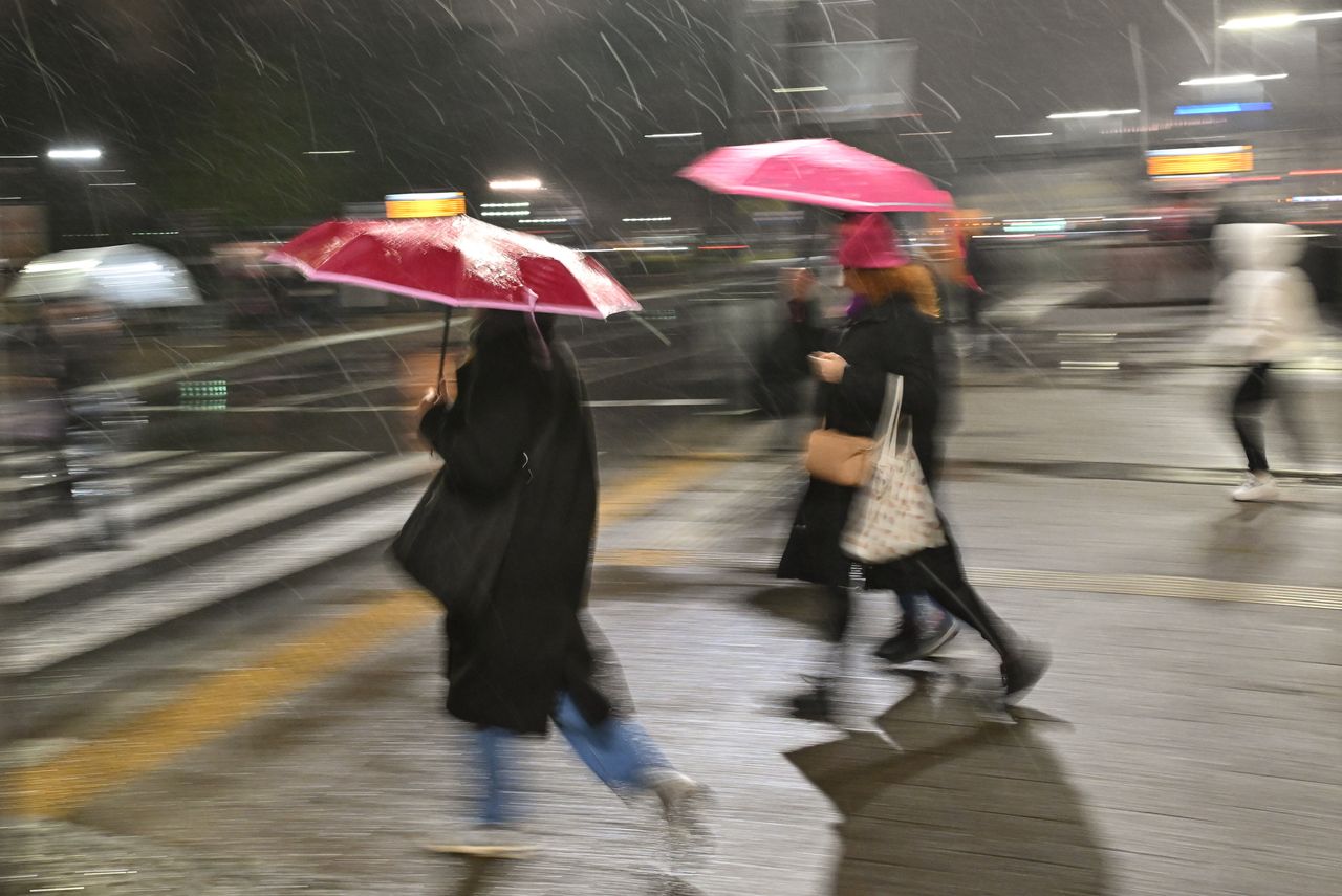 Będą opady deszczu ze śniegiem, ale nie tylko. Jest najnowsza prognoza