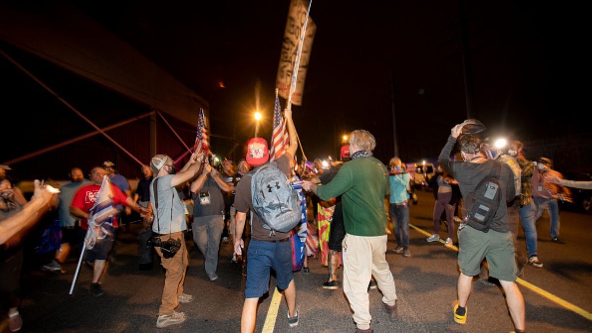Zwolennicy Trumpa ścierają się z wyborcami Bidena 